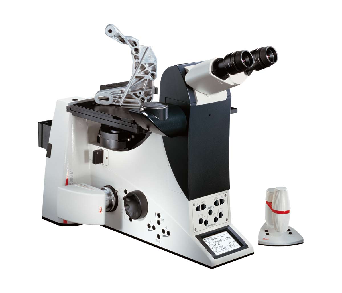 The complete Leica DMI5000 system, including microscope, camera, and software, provides a seamless, harmonious solution for materials testing and quality control.