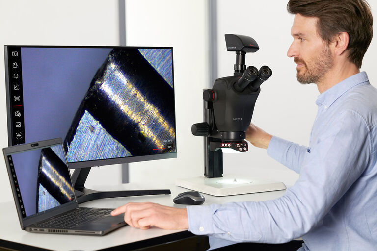 You can work in stand-alone mode or with a laptop using a Flexacam camera and the Enersight software. The example above shows the Flexacam c5 camera installed on an Ivesta 3 stereo microscope.
