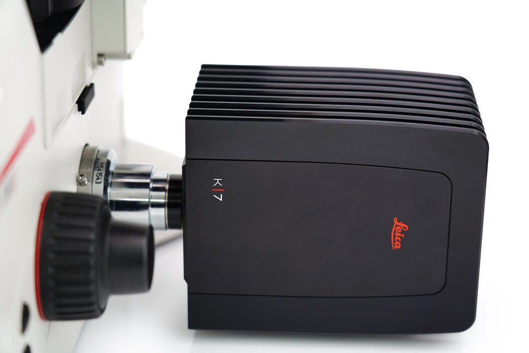 [Translate to chinese:] Microscope equipped with a K7 color CMOS camera for life-science and industry imaging applications. Microscope_equipped_with_a_K7_color_CMOS.jpg