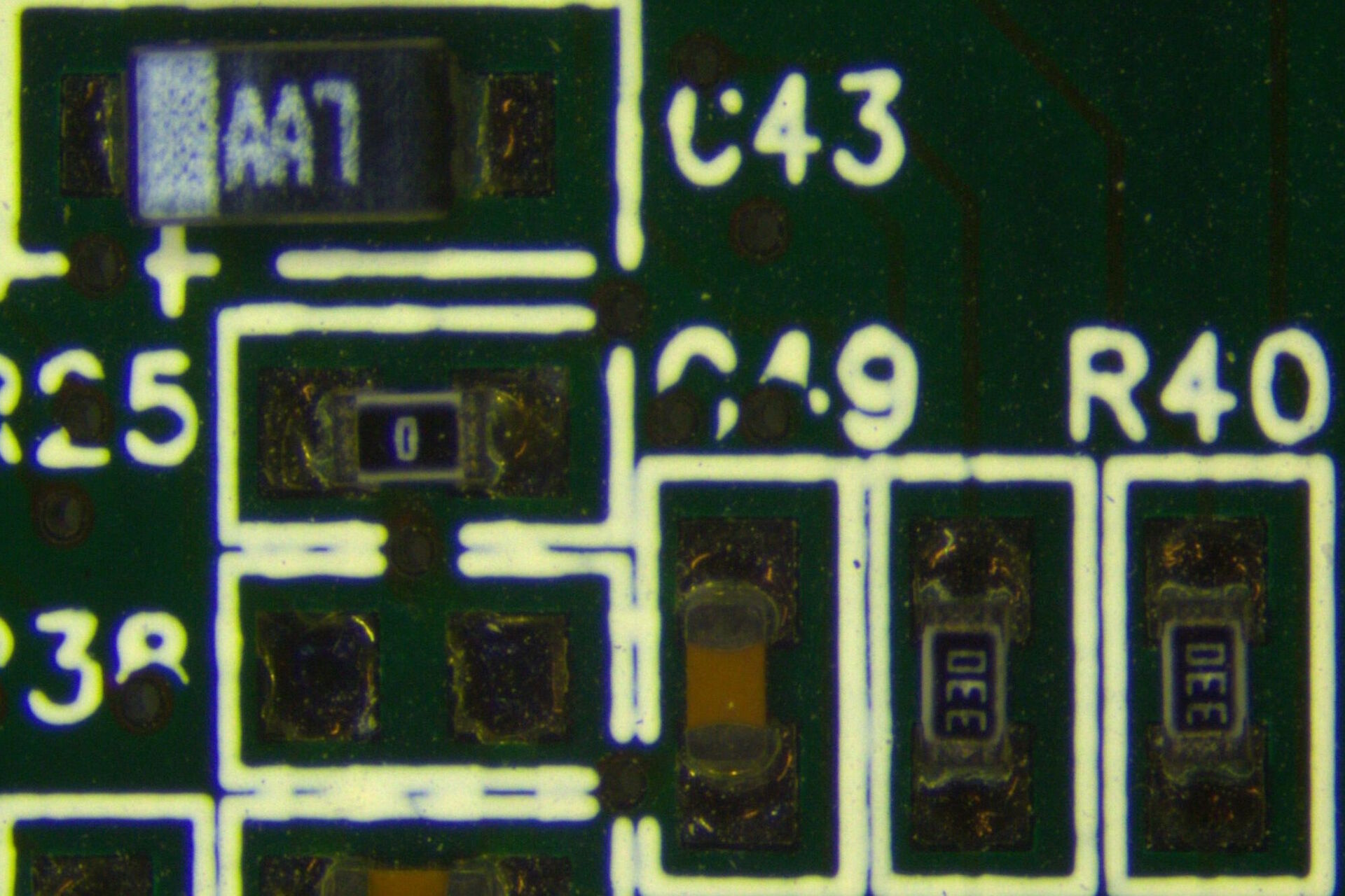 Printed Circuit Board (PCB) - RL with crossed polarizers: Reflective areas