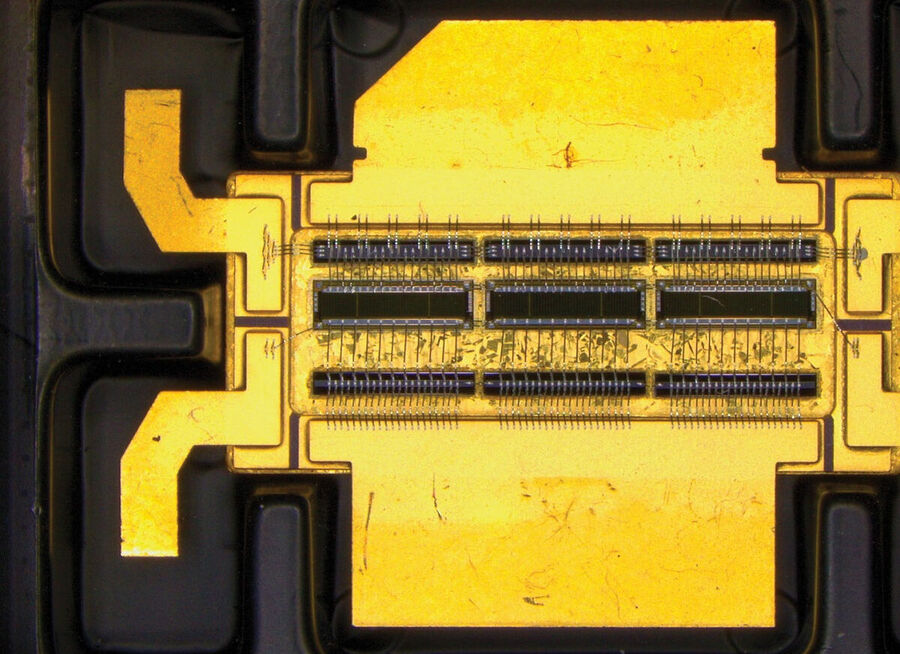 DVM6 image of an electronic sensor: low magnification range (low objective).