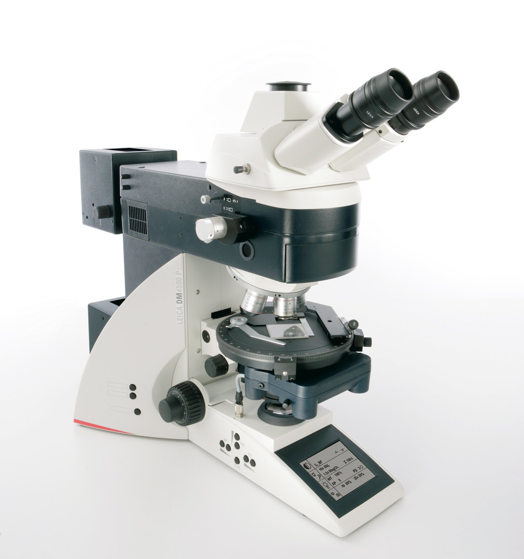 Il microscopio Leica DM4500 P assicura risultati di ricerche e controllo qualità coerenti e riproducibili.