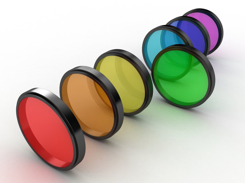 Classic band filters based on dyed glass or interference coatings. To change the detection band, the filter must be exchanged. This requires many filter glasses and a motorized exchanger device (© fotovika – Fotolia.com).