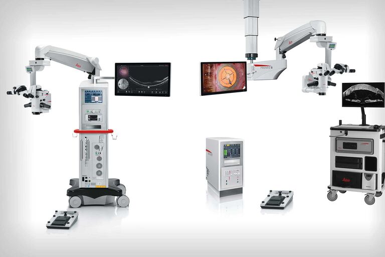 A gauche : Microscope sur statif de sol Proveo 8 avec OCT peropératoire EnFocus intégrée.
À droite : Statif télescopique CT42 de Proveo 8 avec tour externe et solution OCT peropératoire EnFocus sur chariot (tête de balayage de conception standard).