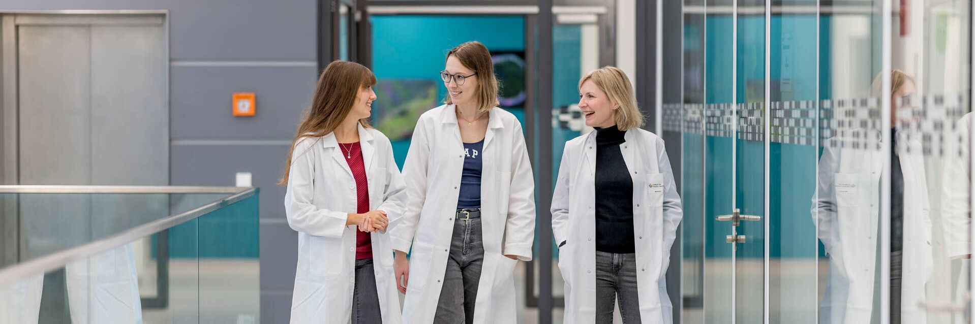 Fostering Talents: Team walking together in Uni Marburg