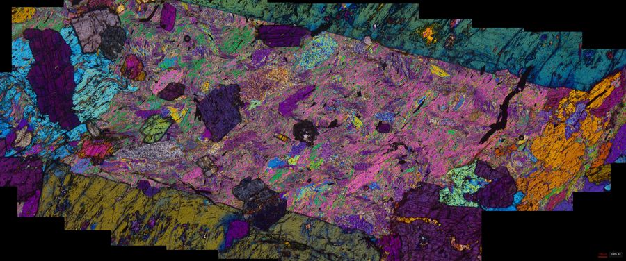Quartz and the minerals biotite and calcite imaged with the Visoria P microscope. The acquired images were stitched together to make an image with a larger overall field of view.