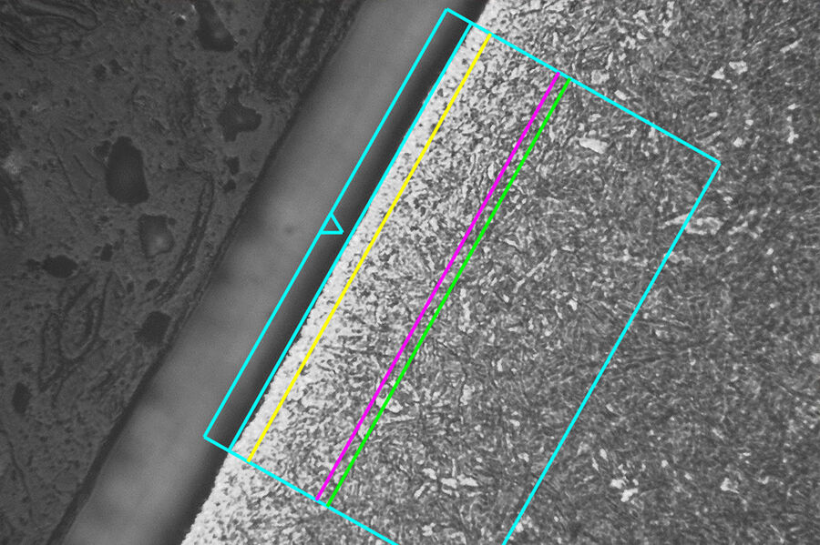 Image d’un acier traité à chaud en cours d’analyse de la déplétion carbone (décarburation).