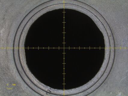 Hole in a metal component; automatic update of the scale for each zoom setting allows for quick measurements