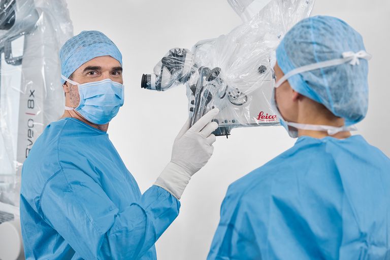 Experience our best optical visualization with ARveo 8x Hybrid Surgical Microscope 