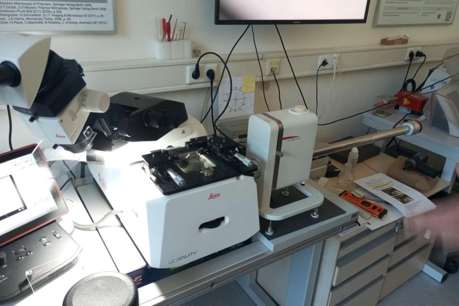 Figure 3: UC Enuity connected to the EM VCT500 transfer system to transfer samples to the cryo-SEM. Courtesy of Claudia Mayrhofer, ZFE, Graz,  Austria.