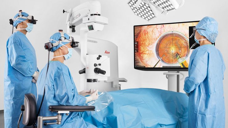 A surgical team collaborating in an OR with the MyVeo Headset.