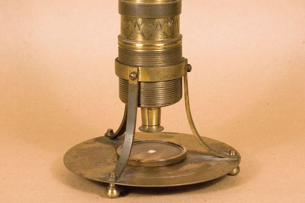 A 17th-century compound microscope (© Golub Collection – University of California, Berkeley/Steven Ruzin, Curator) 17th-century_compound_microscope.jpg