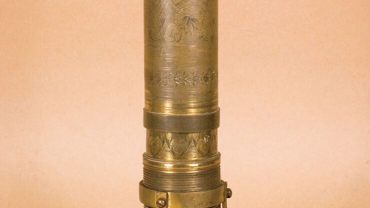 A 17th-century compound microscope (© Golub Collection – University of California, Berkeley/Steven Ruzin, Curator) A 17th-century compound microscope (© Golub Collection – University of California, Berkeley/Steven Ruzin, Curator)
