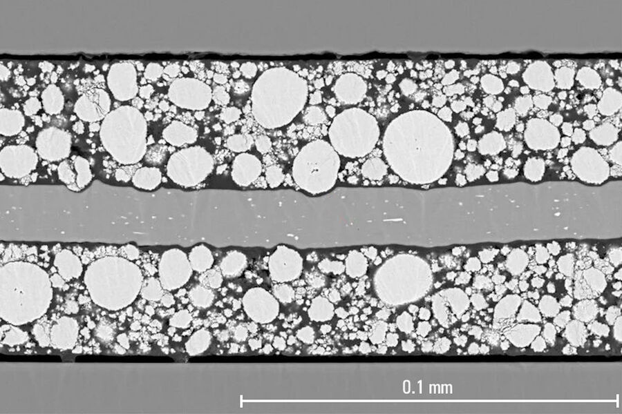 [Translate to chinese:] Internal structure of a lithium-nickel-manganese-cobalt oxide/aluminum (Li-NMC/Al) electrode which is used in battery systems. Image of a cross section prepared with the EM TXP and EM TIC 3X systems.