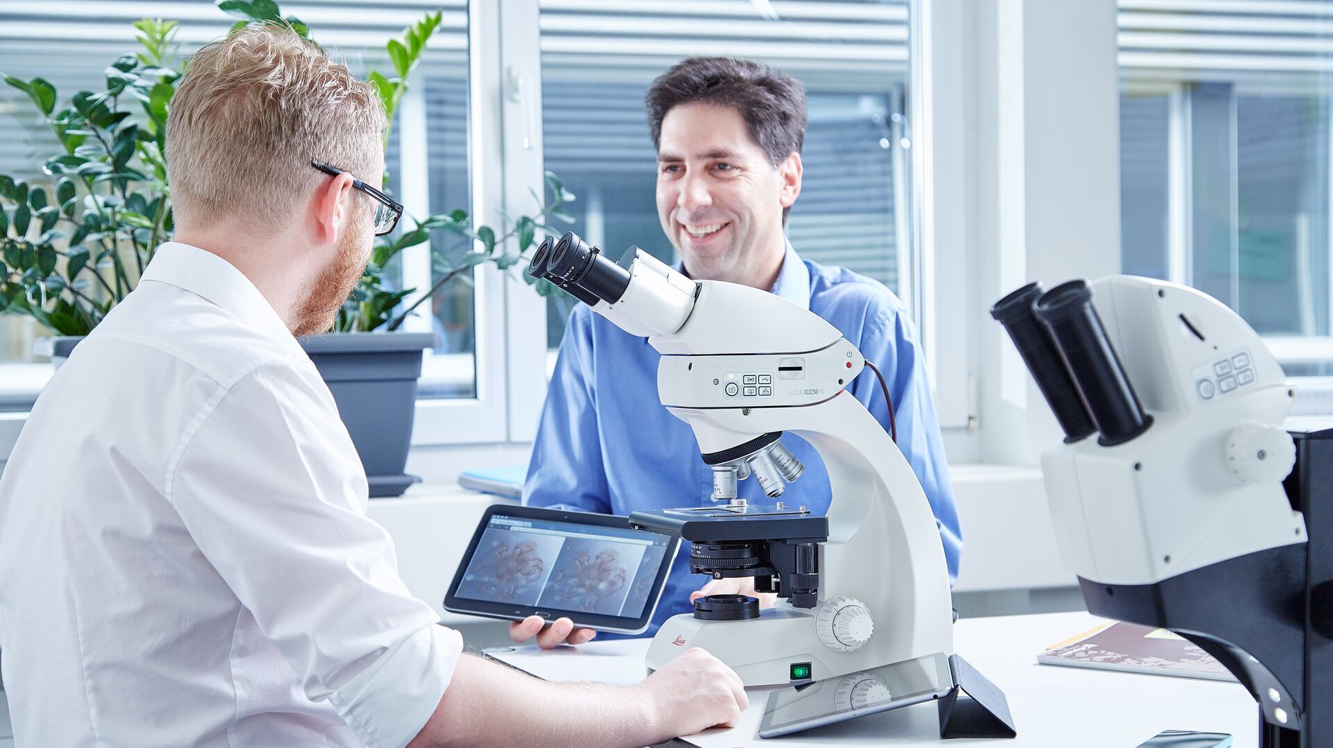 DM750 双眼式、研究用生物顕微鏡 | 製品紹介 | Leica Microsystems