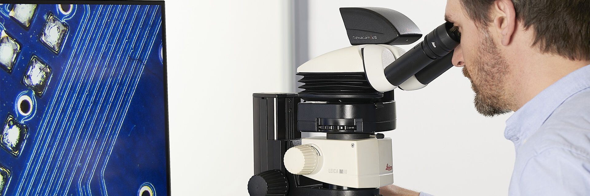 Pièces et accessoires pour microscope Leica : utilisateur avec Flexacam C5 sur un microscope M60