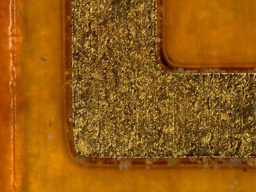 Figure 3: Gold (Au) plated bonding pad, automotive electronics, 360:1 total magnification.