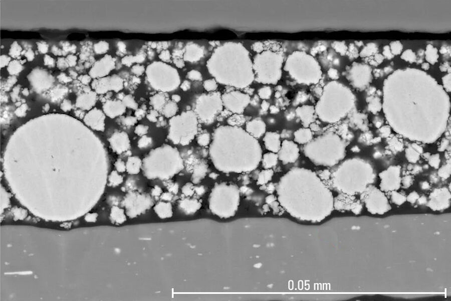 [Translate to German:] Internal structure of a lithium-nickel-manganese-cobalt oxide/aluminum (Li-NMC/Al) electrode which is used in battery systems. Image of a cross section prepared with the EM TXP and EM TIC 3X systems.