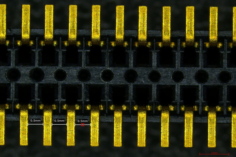 Image of an electronic component taken with the Emspira 3