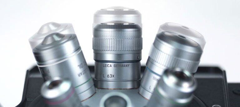 Verfahrweg von 12 mm beim Leica DMi8 Fokustrieb.