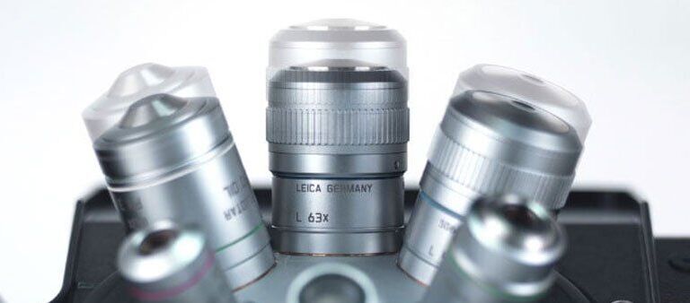 Leica DMi8 Focus Drive의 12 mm 이동 범위.