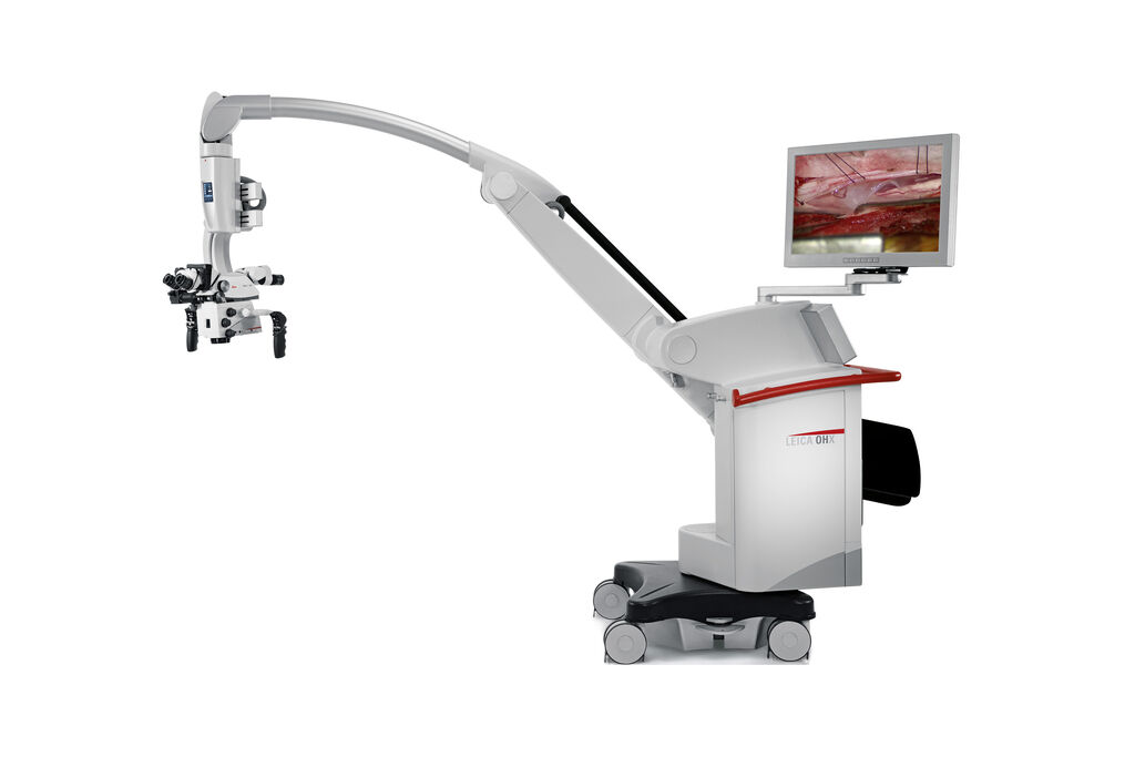 The M530 OHX surgical microscope with long arm reach allows you to maneuver your instruments with confidence for optimal surgical precision . 