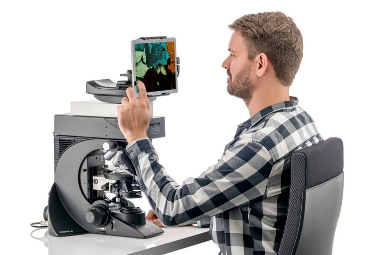 User operating the Visoria P digital polarization microscope.