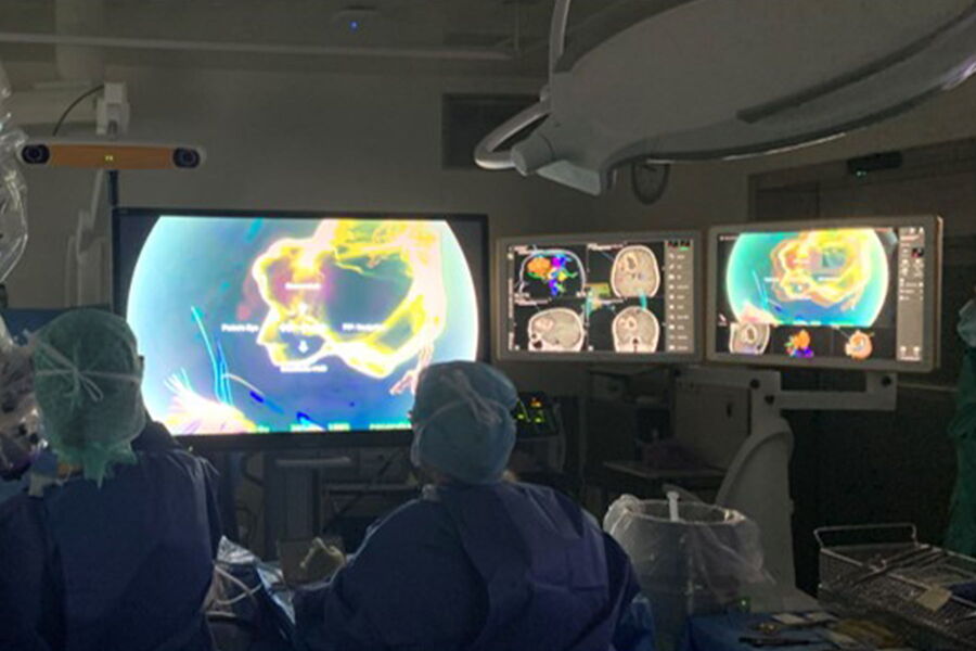 Abbildung 1: Neurochirurgie mit Head-up-Display in 4K 3D. Bild mit freundlicher Genehmigung von Prof. Raphael Guzman.