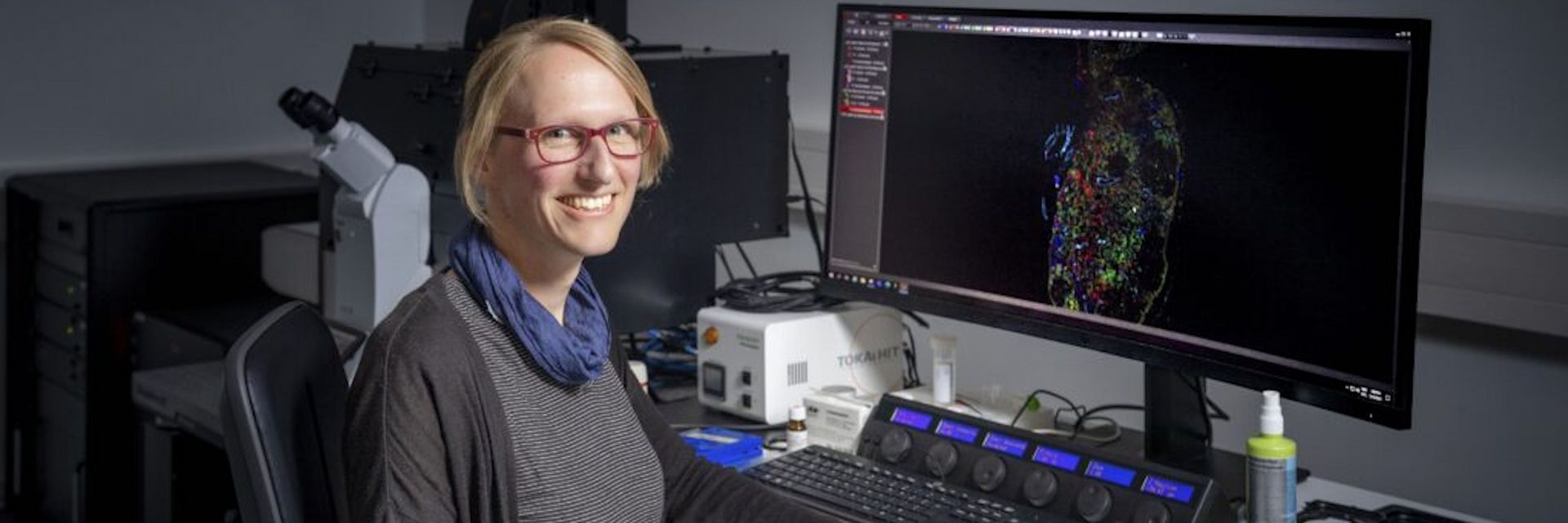 Sarah Hofmann is seen here operating the STELLARIS system at the EMBL IC. Photo courtesy of Stuart Ingham, EMBL, Heidelberg, Germany.