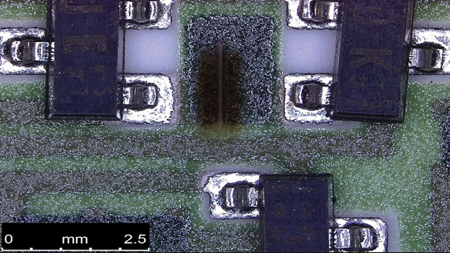 2D image of part of an SMD hybrid with transistors or diodes. Captured with a DVM6 using EDOF.
