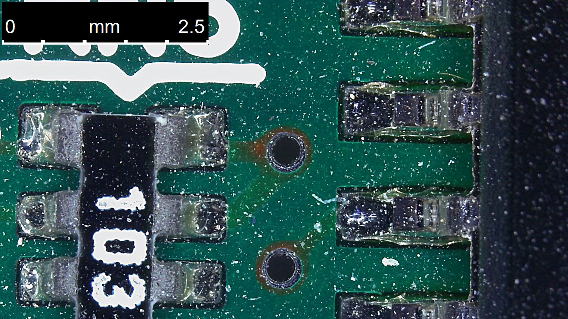 Glare from reflective surfaces of the PCB is eliminated. The same PCB area inspected with the DVM6 using ring light illumination and a polarizer