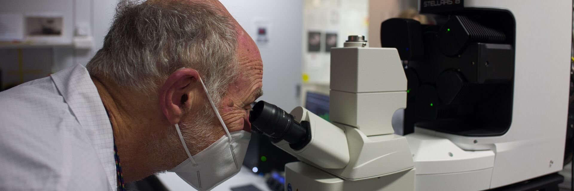 Prof. Rosbash using Stellaris Microscope