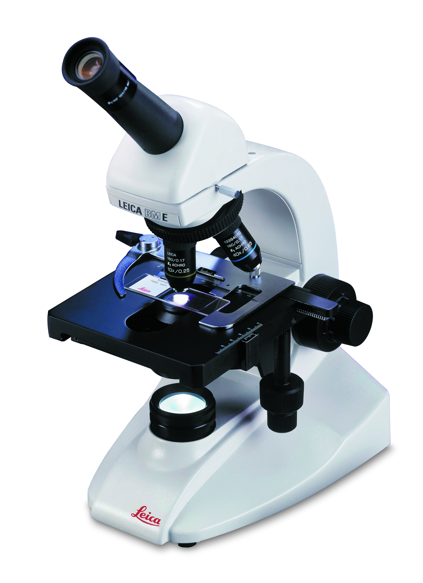 Ottiche di alta qualità e durabilità fanno di Leica BM E il microscopio didattico migliore della sua categoria. Ottiche di alta qualità e durabilità fanno di Leica BM E il microscopio didattico migliore della sua categoria.