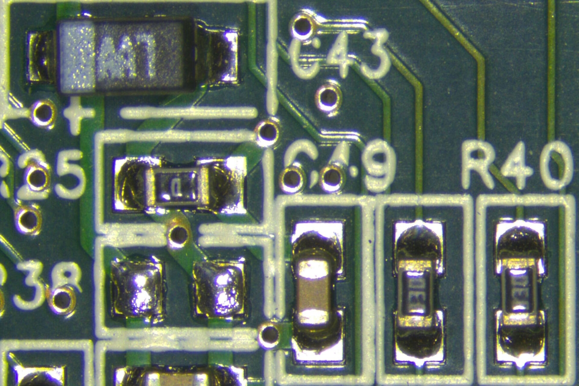 Printed Circuit Board (PCB) - Near Vertical Illumination (NVI): Holes and recesses