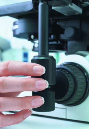 One hand operation of the focus knob and stage drive on the DM3000 microscope helps make specimen analysis ergonomic and efficient.