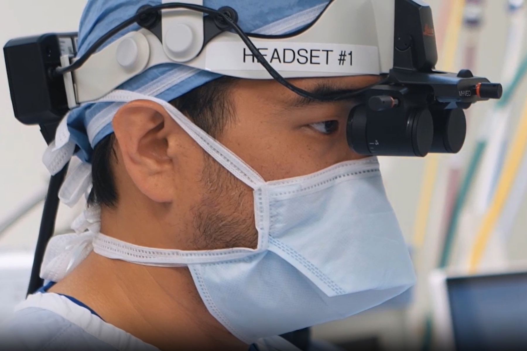 Dr. Andrew Huang, Baylor College of Medicine, in the operating room (OR) performing ear, nose and throat (ENT) surgery using the MyVeo surgical visualization headset.