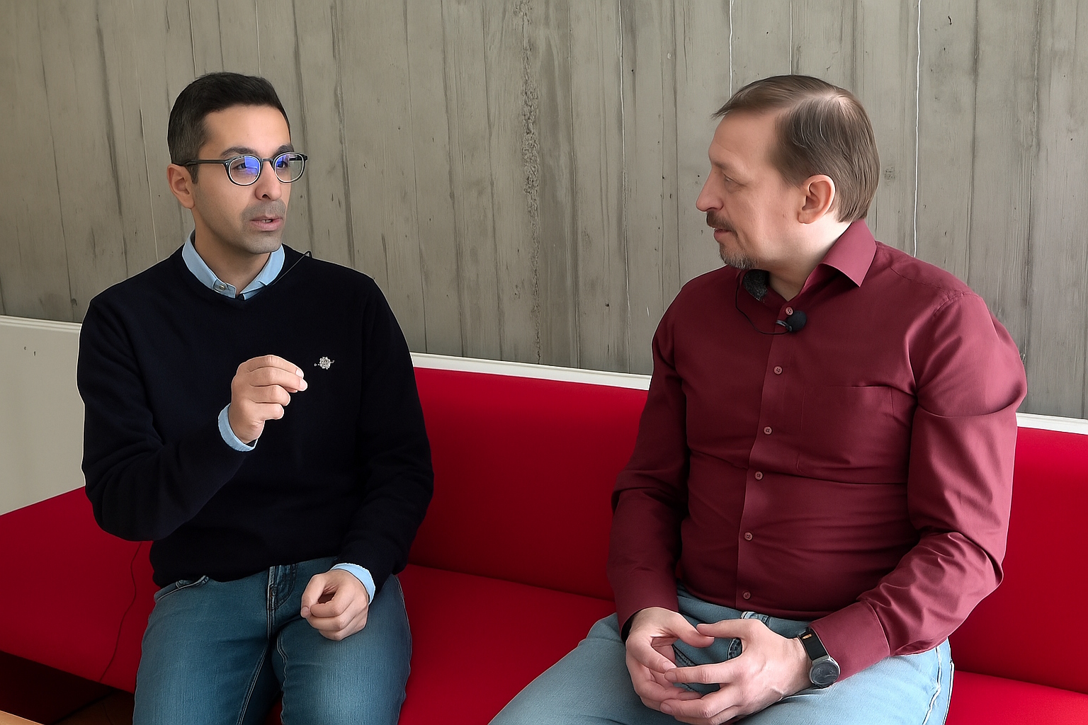 Dr. Nordmann in conversation with Dr. Falk Schlaudraff, Manager Product Management Uprights (widefield/compound) at Leica Microsystems