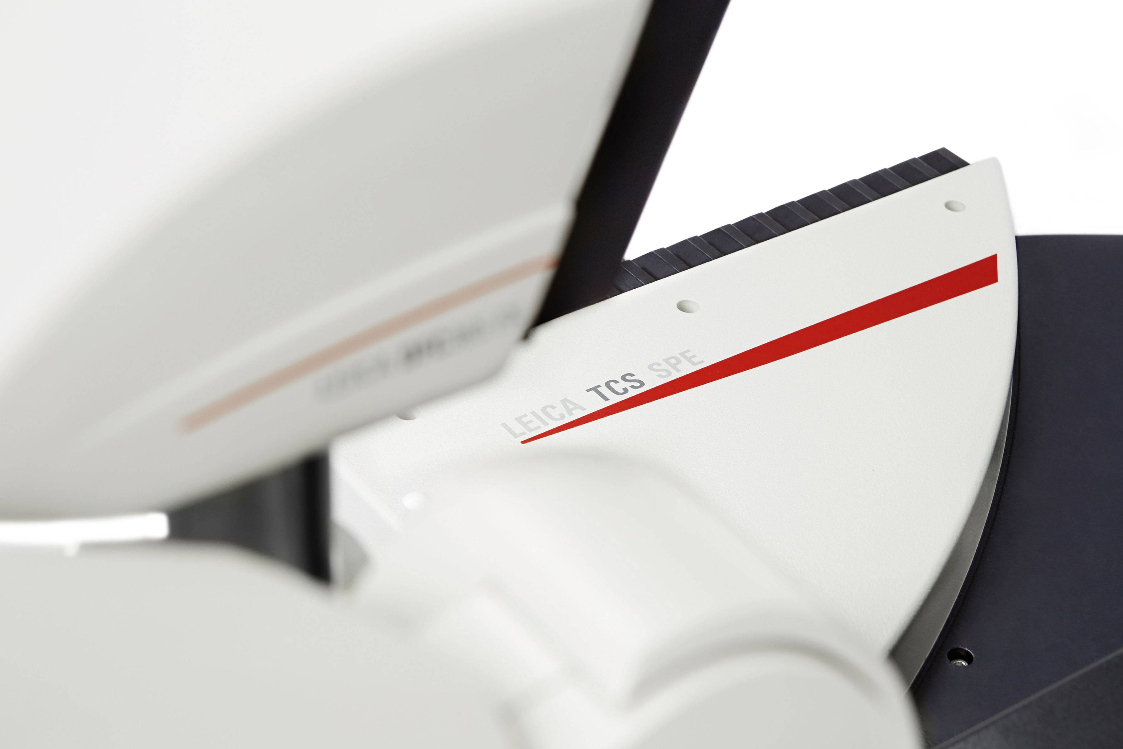 Leica TCS SPE com Leica DMi8 e câmara de incubação Leica TCS SPE com Leica DMi8 e câmara de incubação