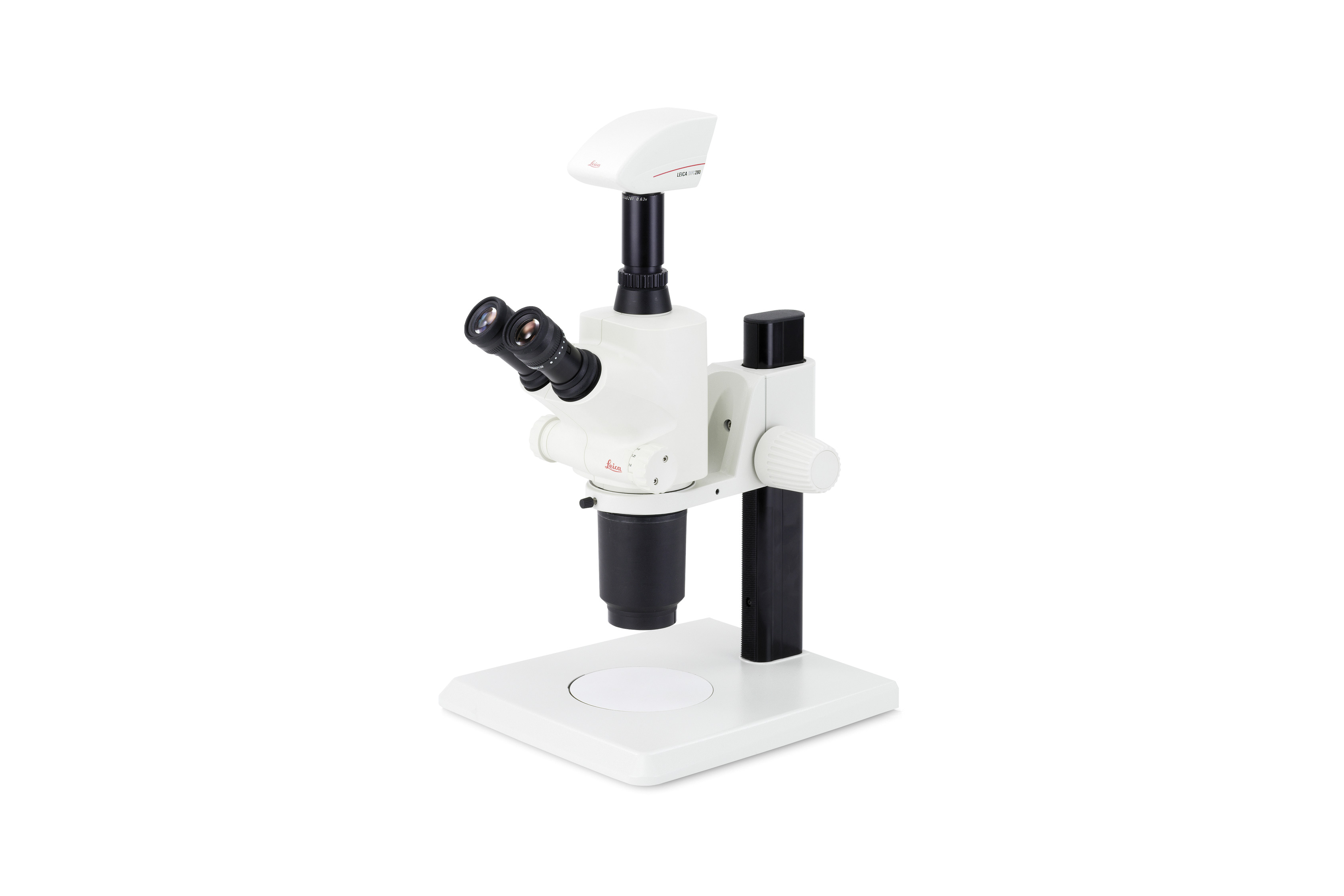 O zoom apocromático de 8:1 com distância de trabalho de 75 mm permite fácil acesso à amostra em alta ampliação.