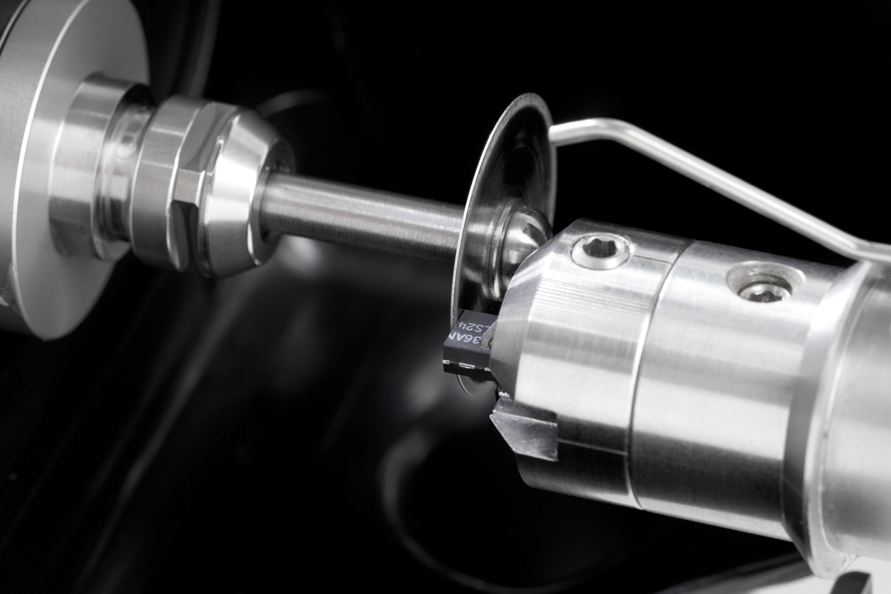 Hard sample cross-sectioning using flat sample holder and diamond disc saw with 30µm grain size.